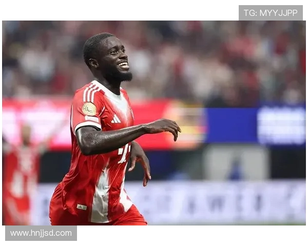 拜仁法国后卫乌帕梅卡诺迎来27岁生日 祝福继续闪耀球场