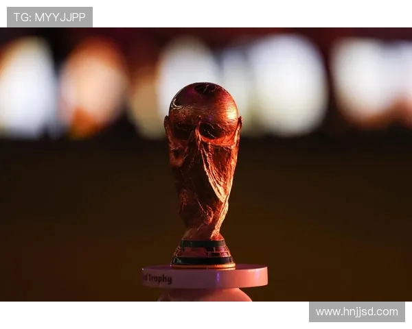 阿根廷队2026年世界杯球衣亮相 经典蓝白条纹搭配黑色三道杠设计